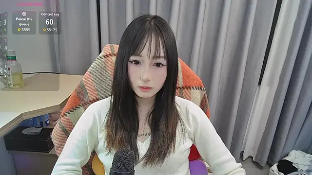 Snapshot of dd6237 chatting on April 5, 1:30 pm dd6237 online show from April 5, 1:30 pm