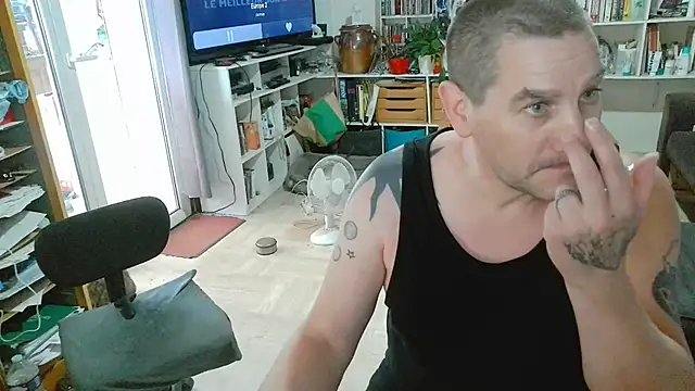Snapshot of teddythebeer86 chatting on July 2, 1:50 pm teddythebeer86 online show from July 2, 1:50 pm