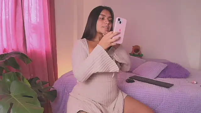 Snapshot of Addela_ chatting on April 20, 6:31 pm Addela online show from April 20, 6:31 pm