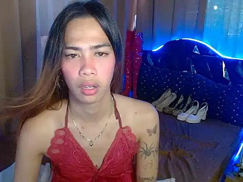 Snapshot of IvoneGodWill chatting on May 18, 8:20 am IvoneGodWill online show from May 18, 8:20 am