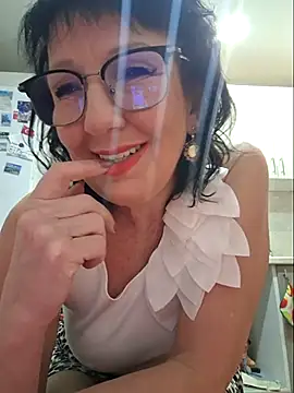 Snapshot of LaliaMia chatting on December 4, 2:10 am LaliaMia online show from December 4, 2:10 am