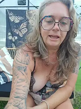 Snapshot of Blondejenn chatting on June 12, 11:20 am Blondejenn online show from June 12, 11:20 am