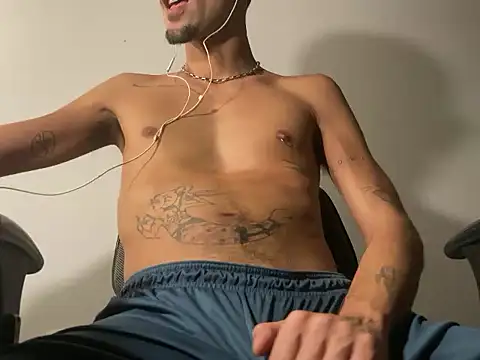 latindiablo666 online show from April 30, 12:39 am