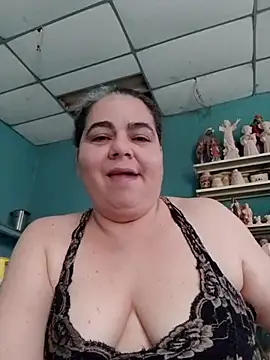 Snapshot of Golositadeamor chatting on May 18, 8:14 pm Golositadeamor online show from May 18, 8:14 pm