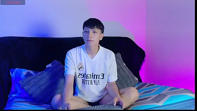 Snapshot of SaNti_ll chatting on May 28, 12:57 pm SaNti ll online show from May 28, 12:57 pm