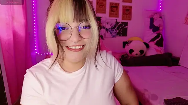 Snapshot of ZoeyDoll_ chatting on May 4, 8:38 pm ZoeyDoll online show from May 4, 8:38 pm
