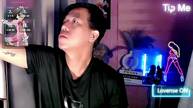 Snapshot of akiramoore chatting on June 28, 2:39 am akiramoore online show from June 28, 2:39 am