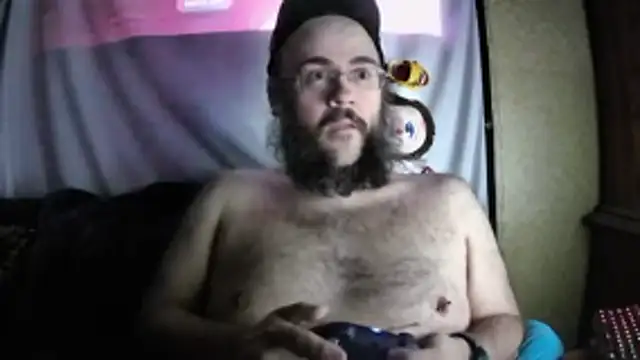 BriTheTopBear online show from April 7, 4:02 am