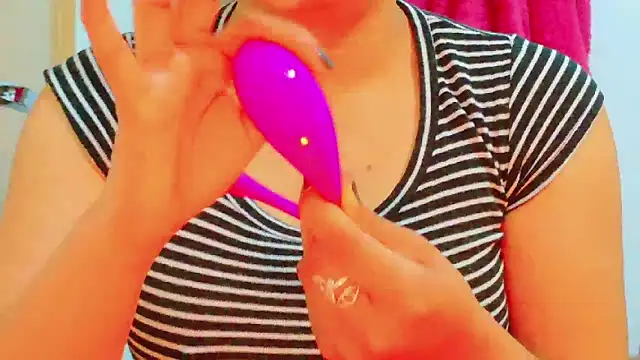 MojaditPussy online show from April 18, 8:51 am