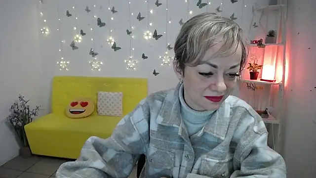 Snapshot of NikaMayu chatting on May 4, 5:14 am NikaMayu online show from May 4, 5:14 am