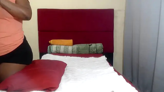Snapshot of SexyBooty_xx chatting on May 1, 9:25 am SexyBooty xx online show from May 1, 9:25 am