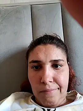 Snapshot of Iukia chatting on April 6, 2:40 pm Iukia online show from April 6, 2:40 pm