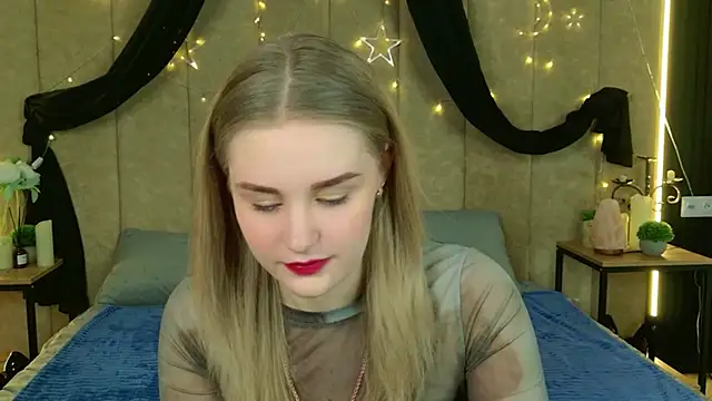 Snapshot of Molly_Voses chatting on May 16, 9:13 pm Molly Voses online show from May 16, 9:13 pm