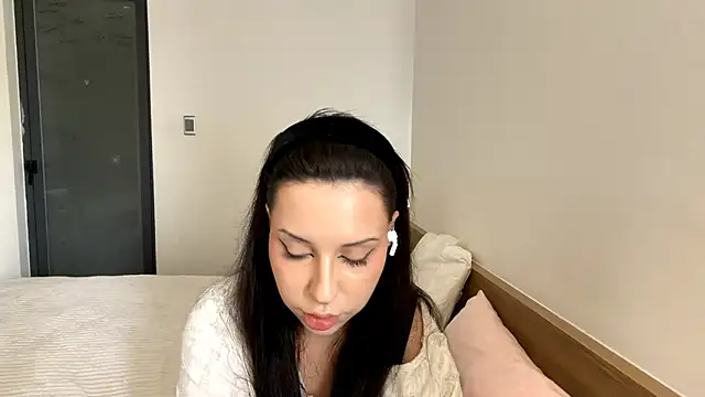 VinitaAskia online show from April 9, 4:56 am