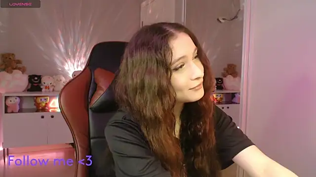 solitudebby online show from April 11, 8:02 pm