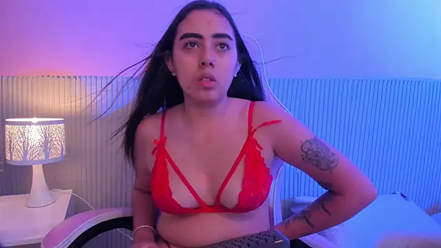 Snapshot of rose_smitth chatting on April 8, 7:14 pm rose smitth online show from April 8, 7:14 pm