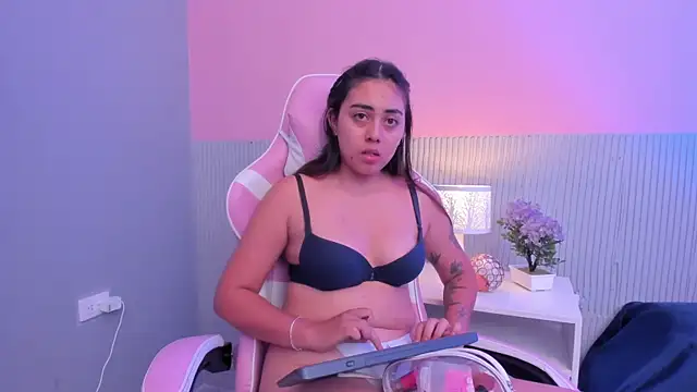 Snapshot of rose_smitth chatting on April 9, 7:08 pm rose smitth online show from April 9, 7:08 pm