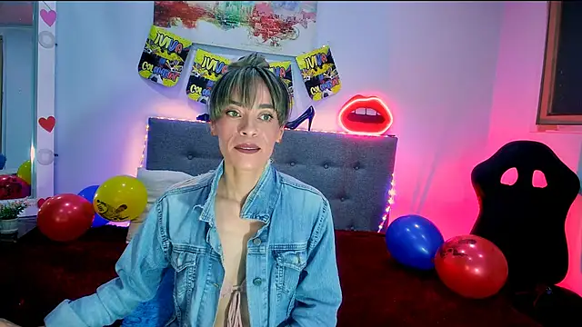 Snapshot of Lorena_sweet33 chatting on June 27, 2:23 pm Lorena sweet33 online show from June 27, 2:23 pm