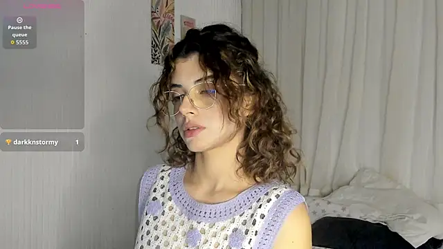 Snapshot of katyRousseX_ chatting on June 25, 3:17 am katyRousseX online show from June 25, 3:17 am