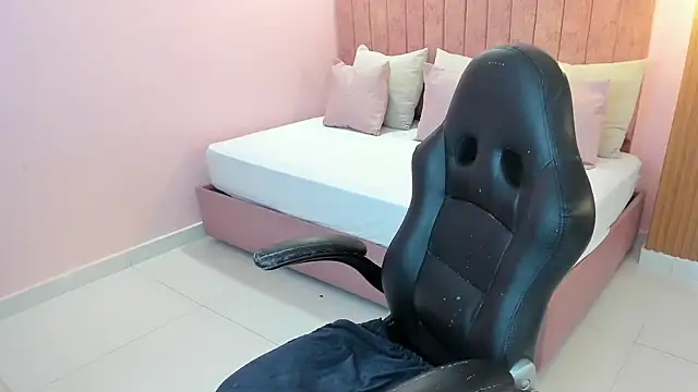 Snapshot of lilaa_sky chatting on June 3, 11:57 am lilaa sky online show from June 3, 11:57 am