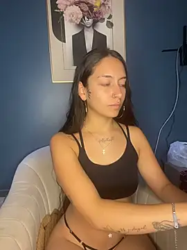 Snapshot of DulceLatinaxo chatting on April 11, 7:51 pm DulceLatinaxo online show from April 11, 7:51 pm