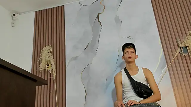 Snapshot of Ethanhot_os chatting on April 13, 7:19 pm Ethanhot os online show from April 13, 7:19 pm
