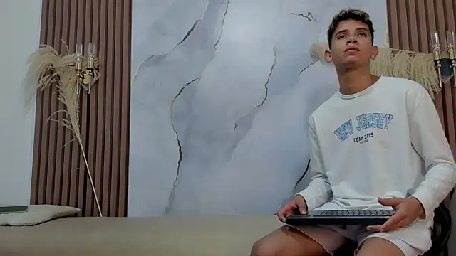 Snapshot of Ethanhot_os chatting on June 11, 7:34 pm Ethanhot os online show from June 11, 7:34 pm