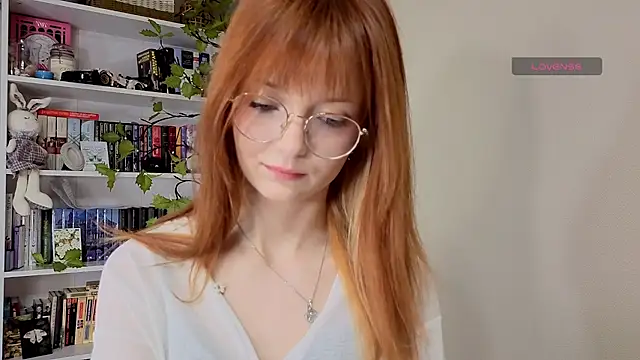 Snapshot of Lilyrin chatting on May 11, 8:28 pm Lilyrin online show from May 11, 8:28 pm