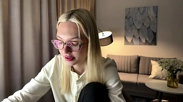 Snapshot of EvelineMolima chatting on April 20, 5:16 pm EvelineMolima online show from April 20, 5:16 pm