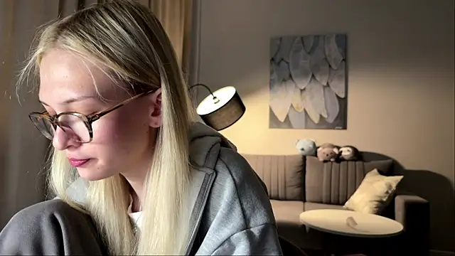 Snapshot of EvelineMolima chatting on May 24, 5:18 pm EvelineMolima online show from May 24, 5:18 pm
