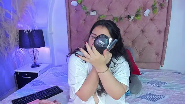 Snapshot of ROSELEI_ chatting on May 27, 4:31 am ROSELEI online show from May 27, 4:31 am