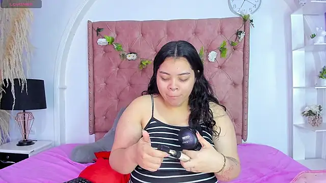 Snapshot of ROSELEI_ chatting on June 6, 9:47 am ROSELEI online show from June 6, 9:47 am