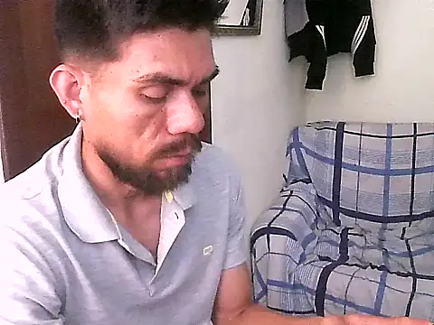 Snapshot of thomas2wood chatting on July 18, 8:34 pm thomas2wood online show from July 18, 8:34 pm