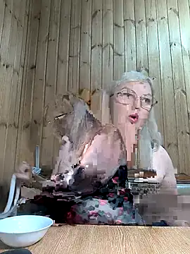 Snapshot of White-Chocolatte chatting on April 29, 3:38 pm White-Chocolatte online show from April 29, 3:38 pm