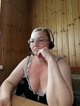 Snapshot of White-Chocolatte chatting on May 7, 1:05 pm White-Chocolatte online show from May 7, 1:05 pm