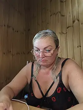 White-Chocolatte online show from July 6, 3:58 pm