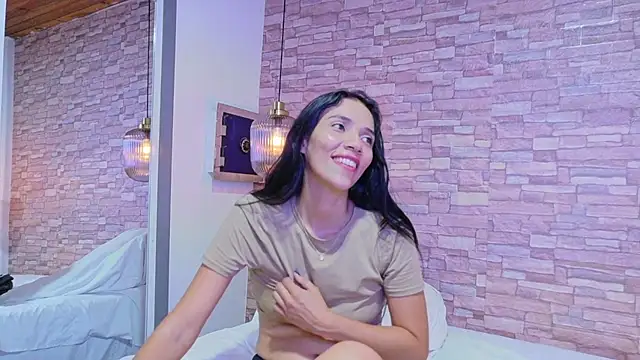 martina thompson  online show from April 7, 7:36 pm