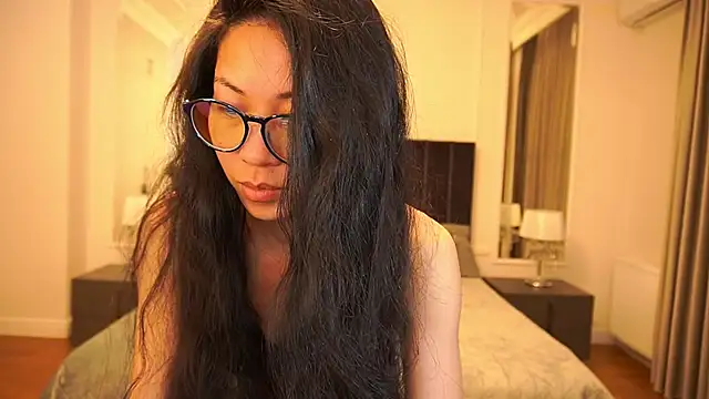 YunaYum online show from April 20, 7:15 pm