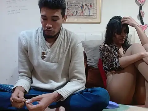 couplhot4 online show from April 7, 11:10 am