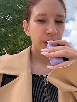 michelle lovique online show from June 26, 9:25 am
