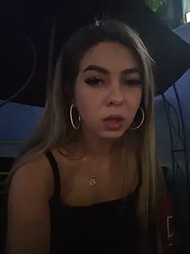 Snapshot of AylinRosee chatting on June 26, 6:34 pm AylinRosee online show from June 26, 6:34 pm