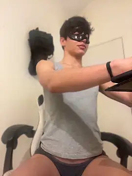 ojitosdegato online show from April 23, 2:52 pm