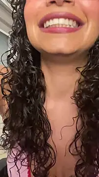 Snapshot of holaRosa chatting on April 21, 11:07 pm holaRosa online show from April 21, 11:07 pm