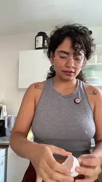 Snapshot of holaRosa chatting on May 17, 4:03 pm holaRosa online show from May 17, 4:03 pm
