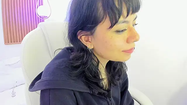 ghostmila online show from April 18, 7:29 pm