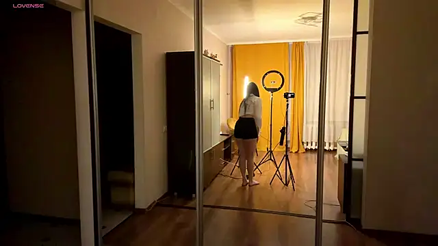 Snapshot of peachlunee chatting on April 11, 3:22 am peachlunee online show from April 11, 3:22 am