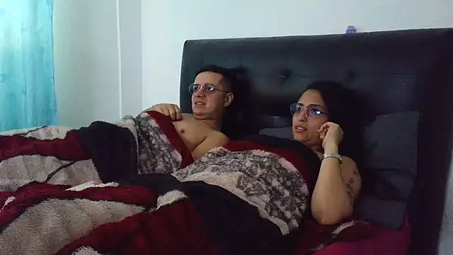 Snapshot of max_and_lilu2 chatting on June 3, 9:09 pm max and lilu2 online show from June 3, 9:09 pm