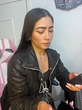 Snapshot of AMBERBUNNY_ chatting on May 2, 1:16 pm AMBERBUNNY online show from May 2, 1:16 pm