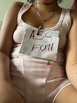 Brunette Dirty Messy online show from April 22, 10:44 pm