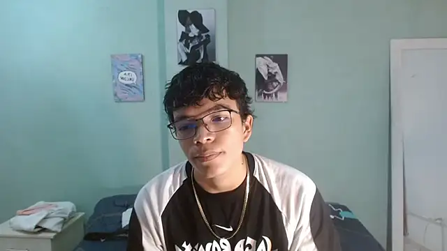 white boy78 online show from April 8, 7:25 pm